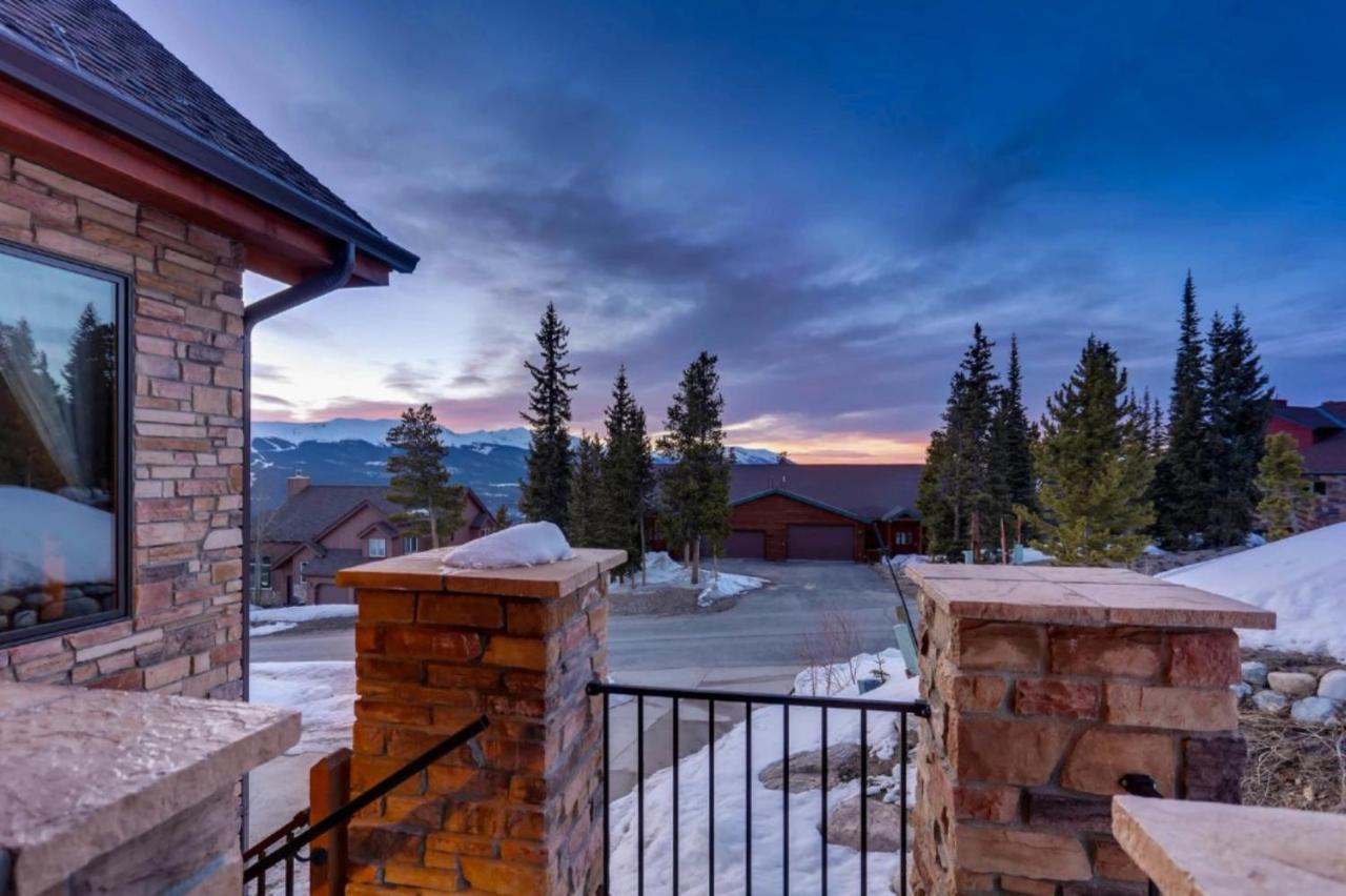 Holiday home Warm And Luxurious, Spectacular Views, En-suites, Hot Tub, Shuffle Board, Arcade Machine!!