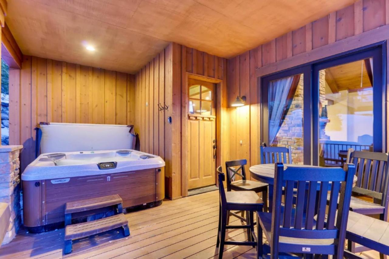 Warm And Luxurious, Spectacular Views, En-suites, Hot Tub, Shuffle Board, Arcade Machine!! Holiday home