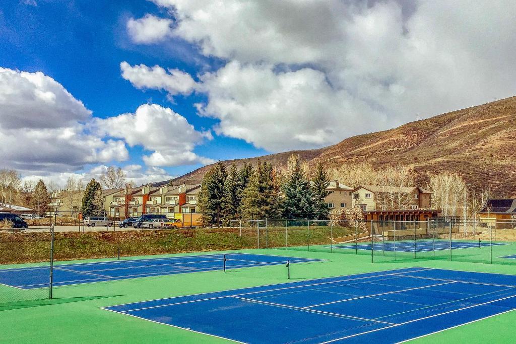 Mountainside Oasis Apartment *
