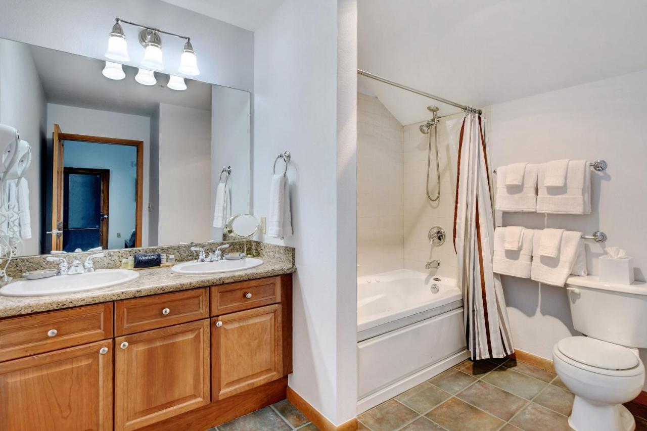 Ski-in/ski-out Luxury Penthouse: Hot Tub & Mountain Views Holiday home