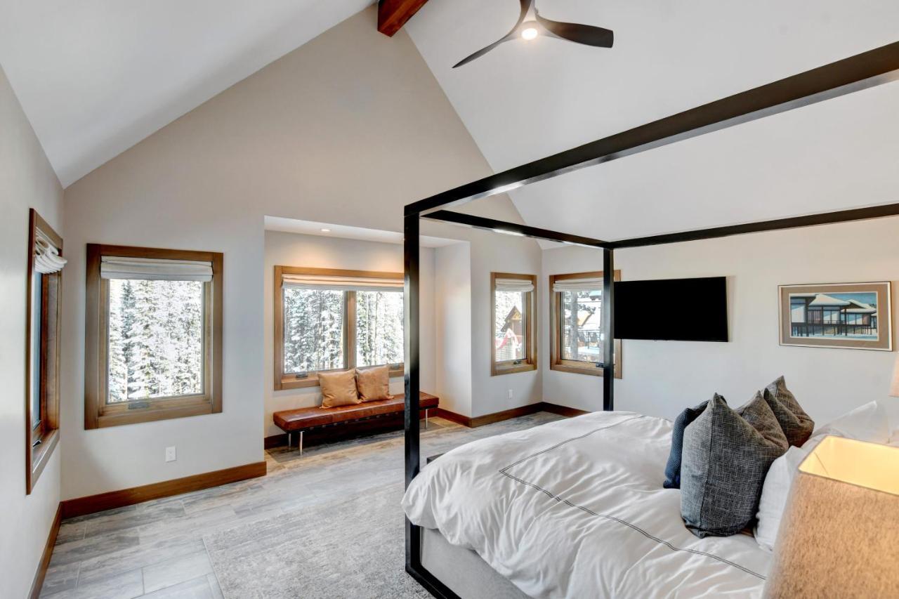 Ski-in-ski-out Chalet: Luxury Hot Tub Retreat With Mountain Views *