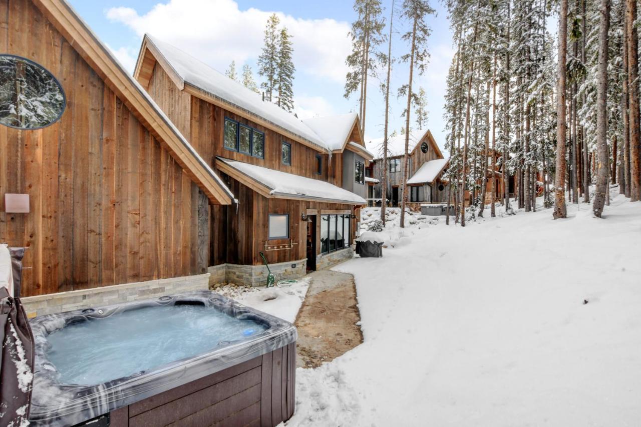 Holiday home Ski-in-ski-out Chalet: Luxury Hot Tub Retreat With Mountain Views