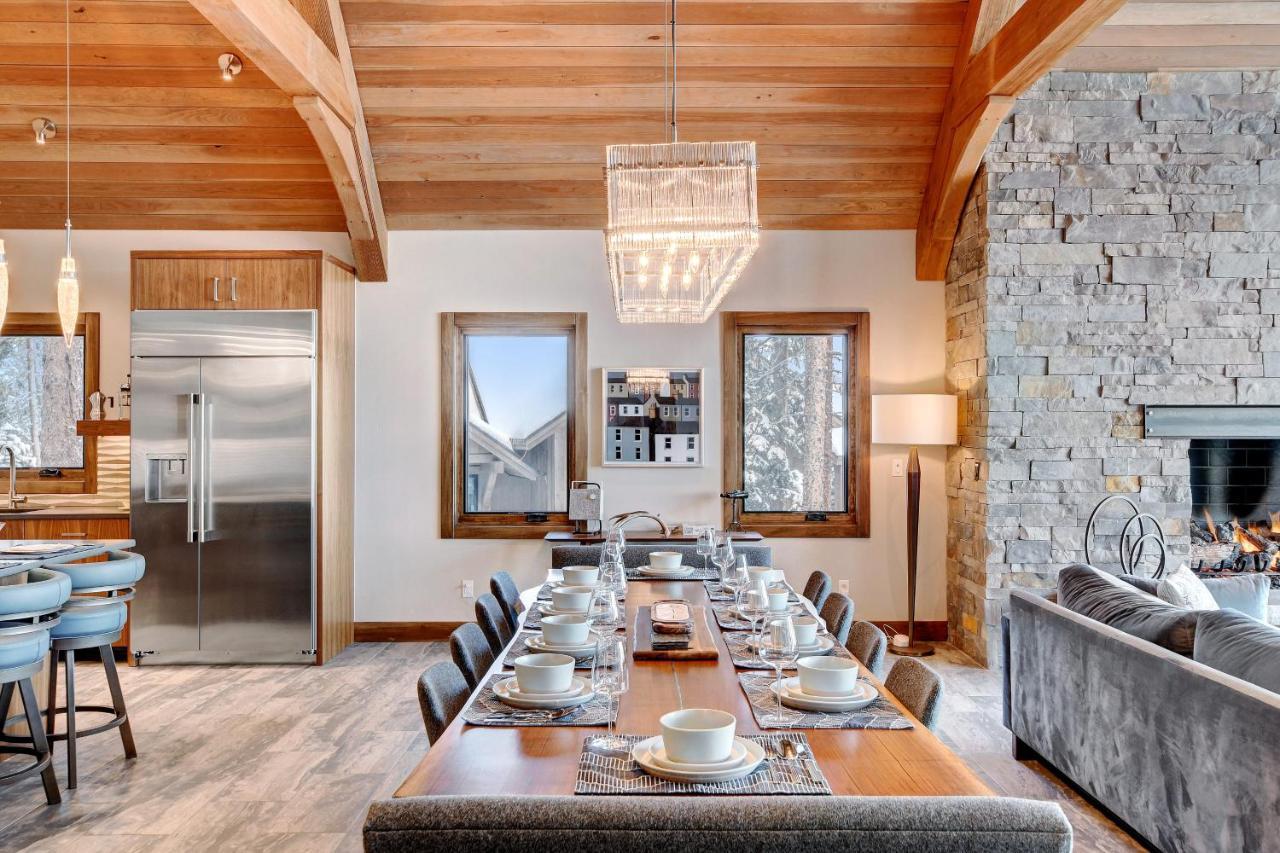 Holiday home Ski-in-ski-out Chalet: Luxury Hot Tub Retreat With Mountain Views *