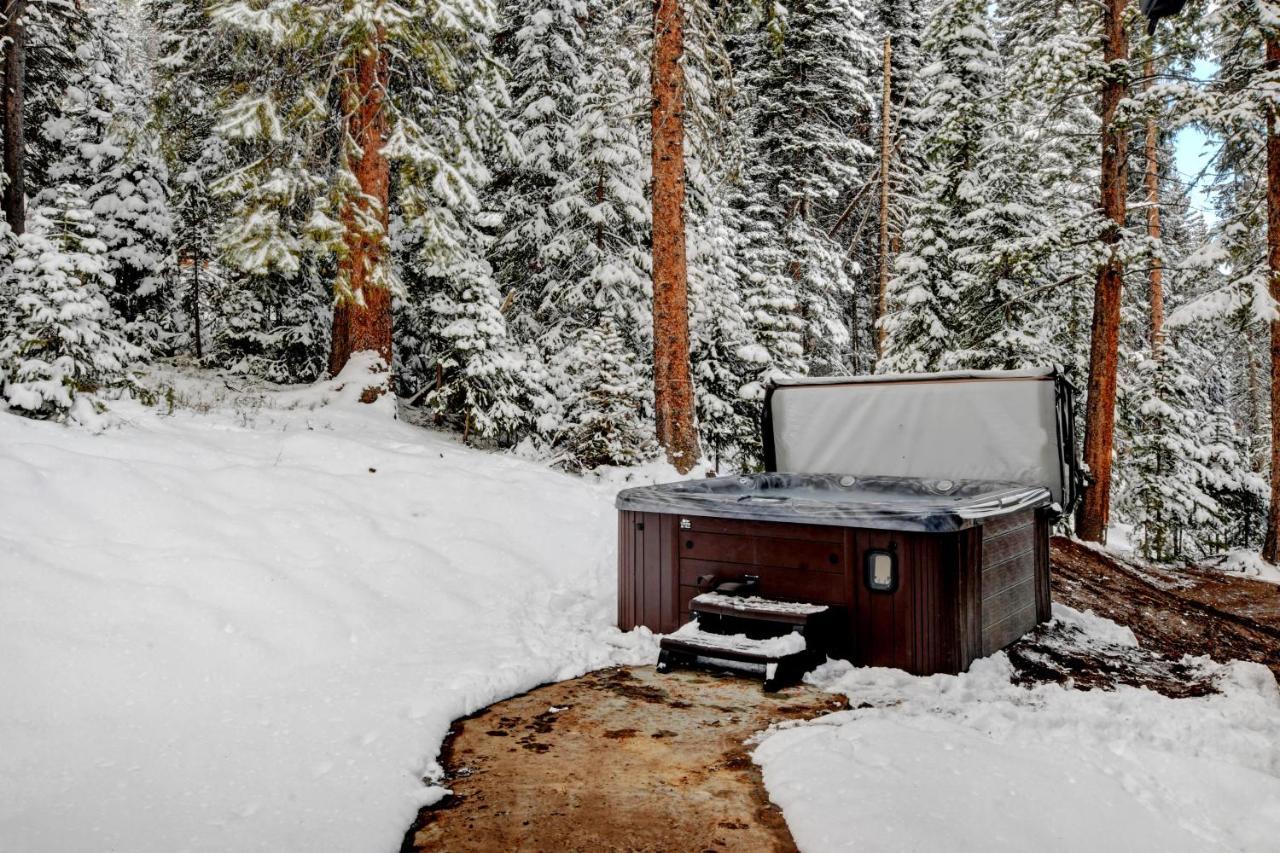 Holiday home Ski-in-ski-out Chalet: Luxury Hot Tub Retreat With Mountain Views *