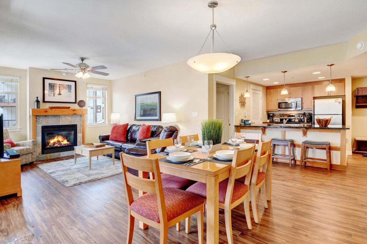 Ski In-out Luxury Condo: Mountain Views & Hot Tub Retreat Holiday home Winter Park