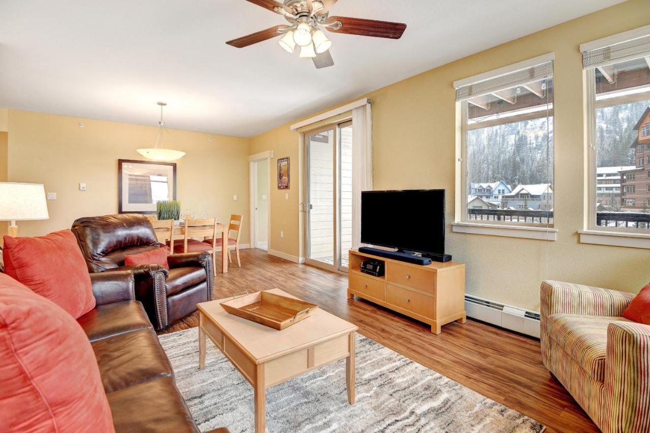 Ski In-out Luxury Condo: Mountain Views & Hot Tub Retreat Holiday home Winter Park