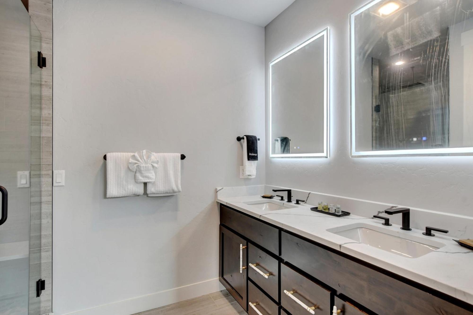 Riverside Luxury Villa: Rooftop Oasis With Activity Perks Holiday home Winter Park