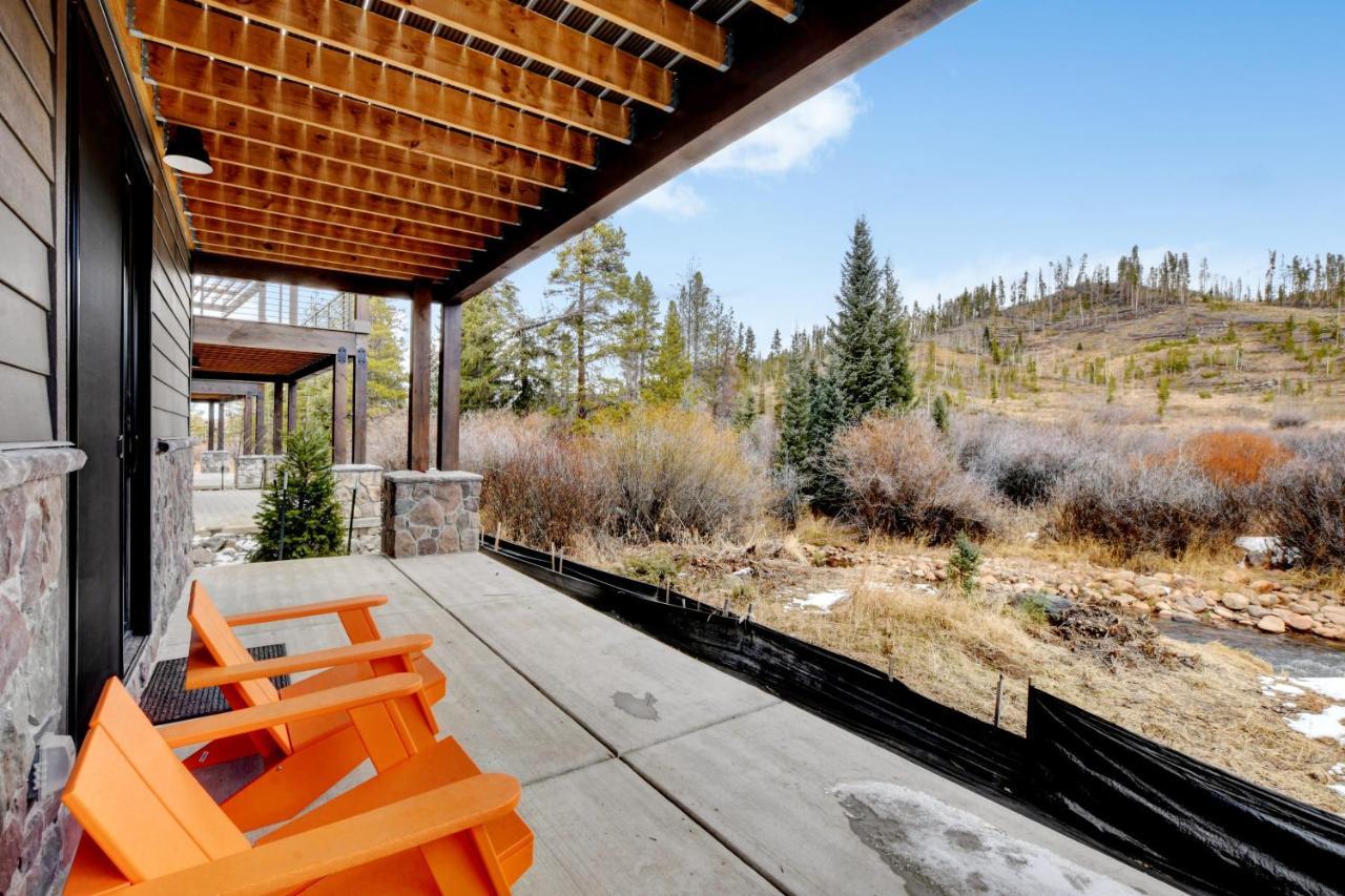 Holiday home Riverside Luxury Villa: Rooftop Oasis With Activity Perks