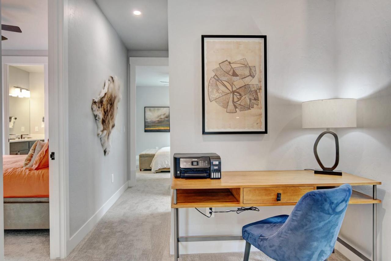 Riverside Luxury Villa: Rooftop Oasis With Activity Perks Holiday home Winter Park