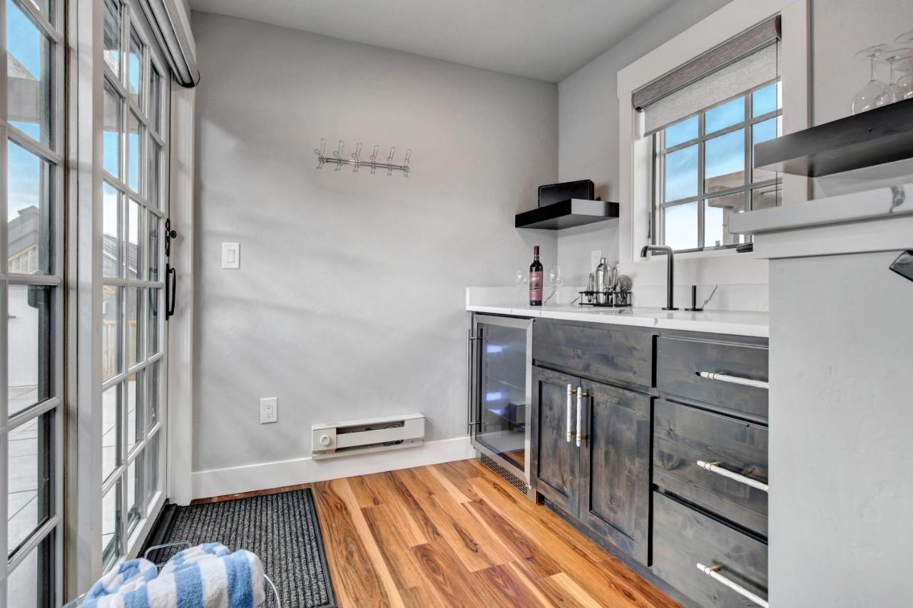 Riverside Luxury Villa: Rooftop Oasis With Activity Perks Holiday home Winter Park