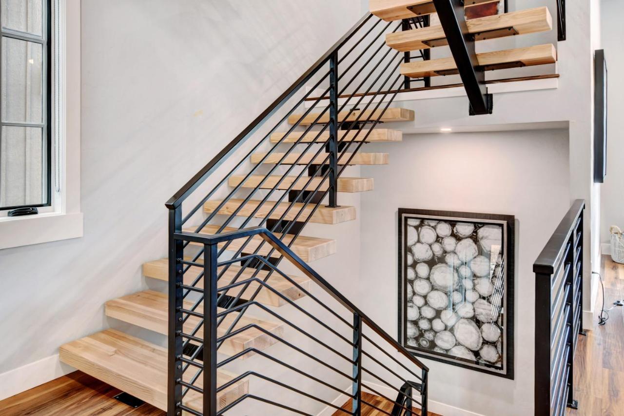Riverside Luxury Villa: Rooftop Oasis With Activity Perks Winter Park