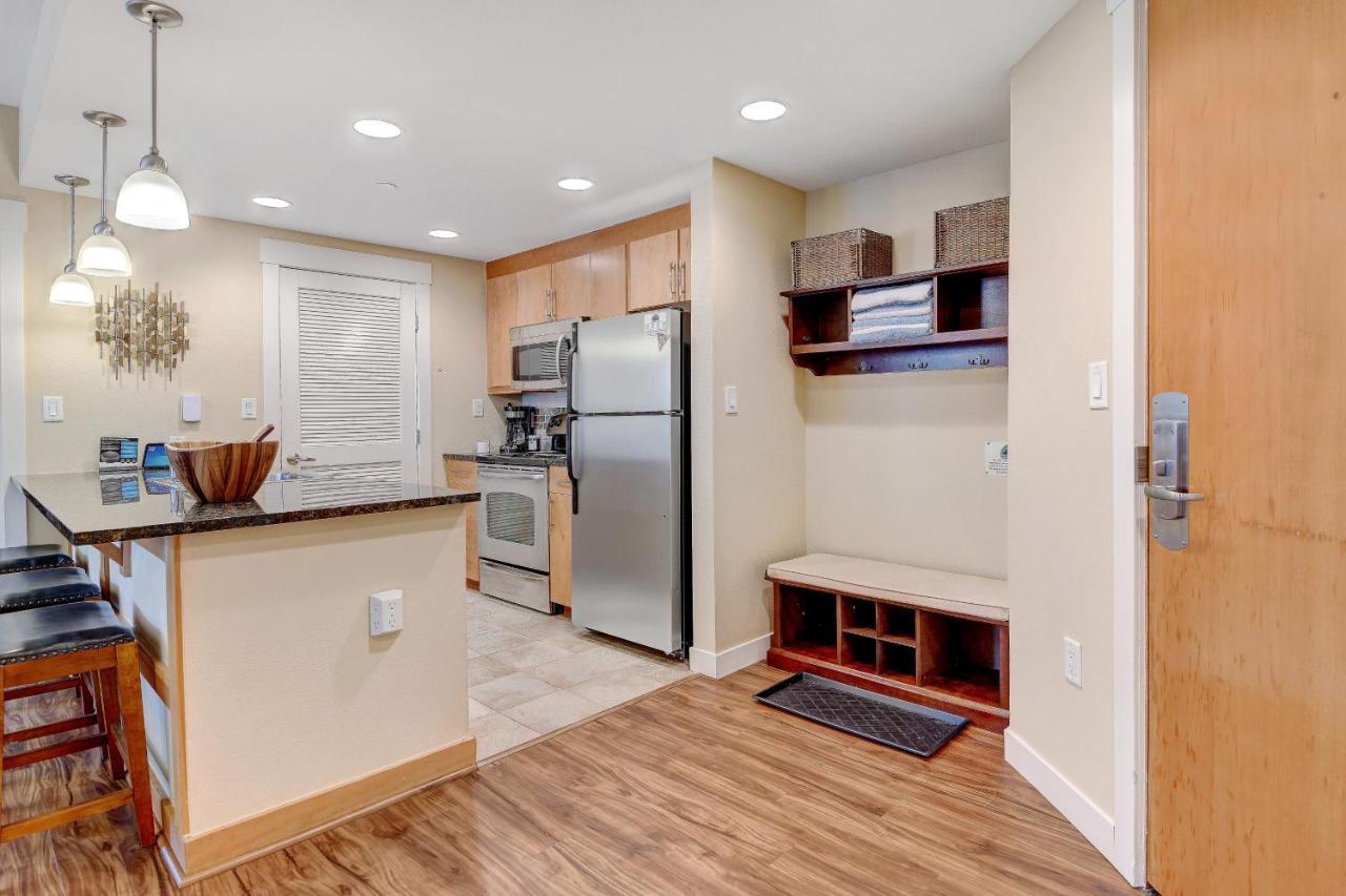 Ski In-out Luxury Condo: Mountain Views & Hot Tub Retreat * Winter Park