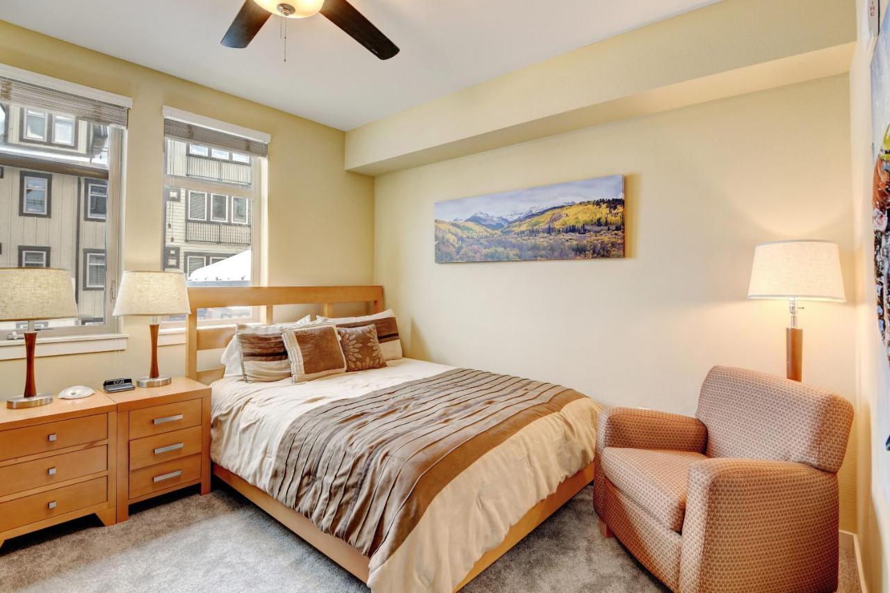 Ski In-out Luxury Condo: Mountain Views & Hot Tub Retreat Winter Park