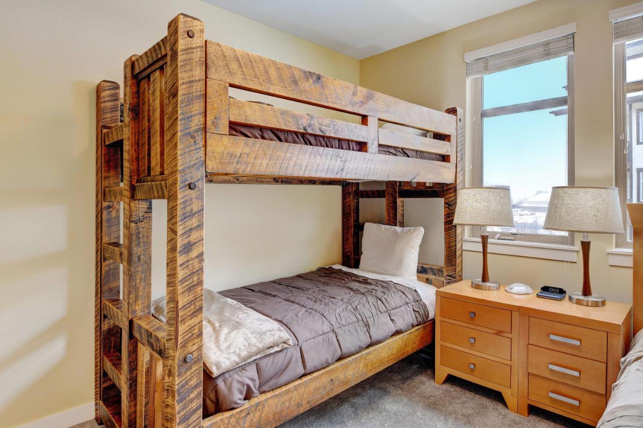 Ski In-out Luxury Condo: Mountain Views & Hot Tub Retreat