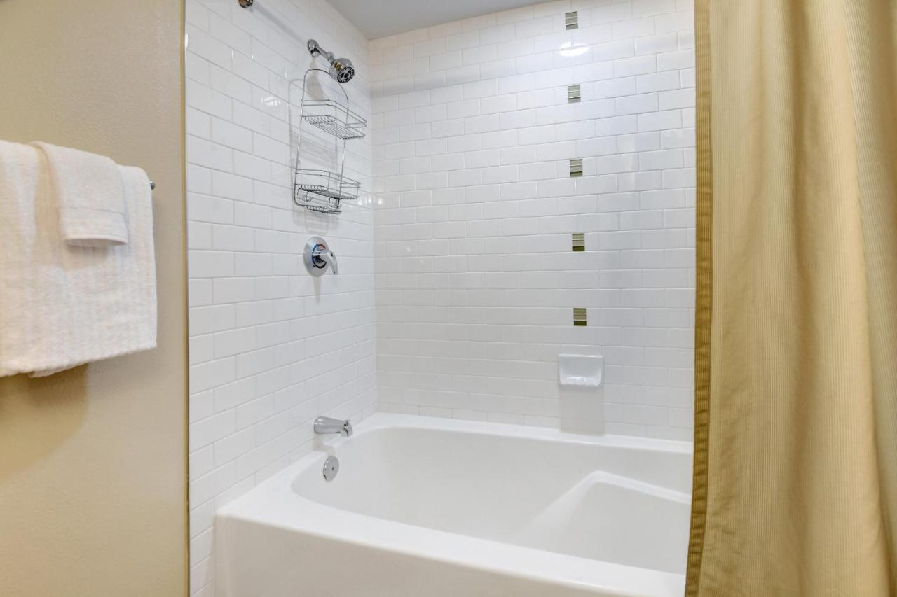 Ski In-out Luxury Condo: Mountain Views & Hot Tub Retreat Winter Park