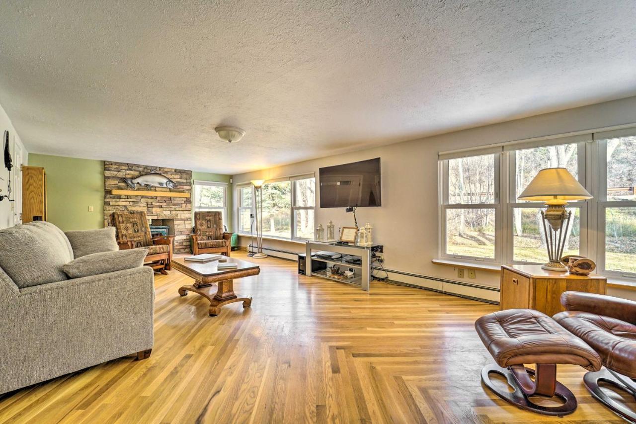Ranch With Hot Tub And 1-acre Yard! Holiday home