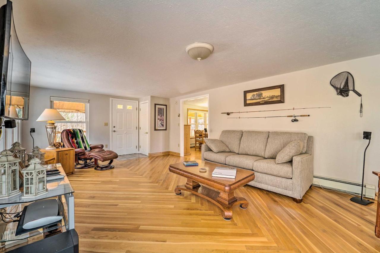 Ranch With Hot Tub And 1-acre Yard!