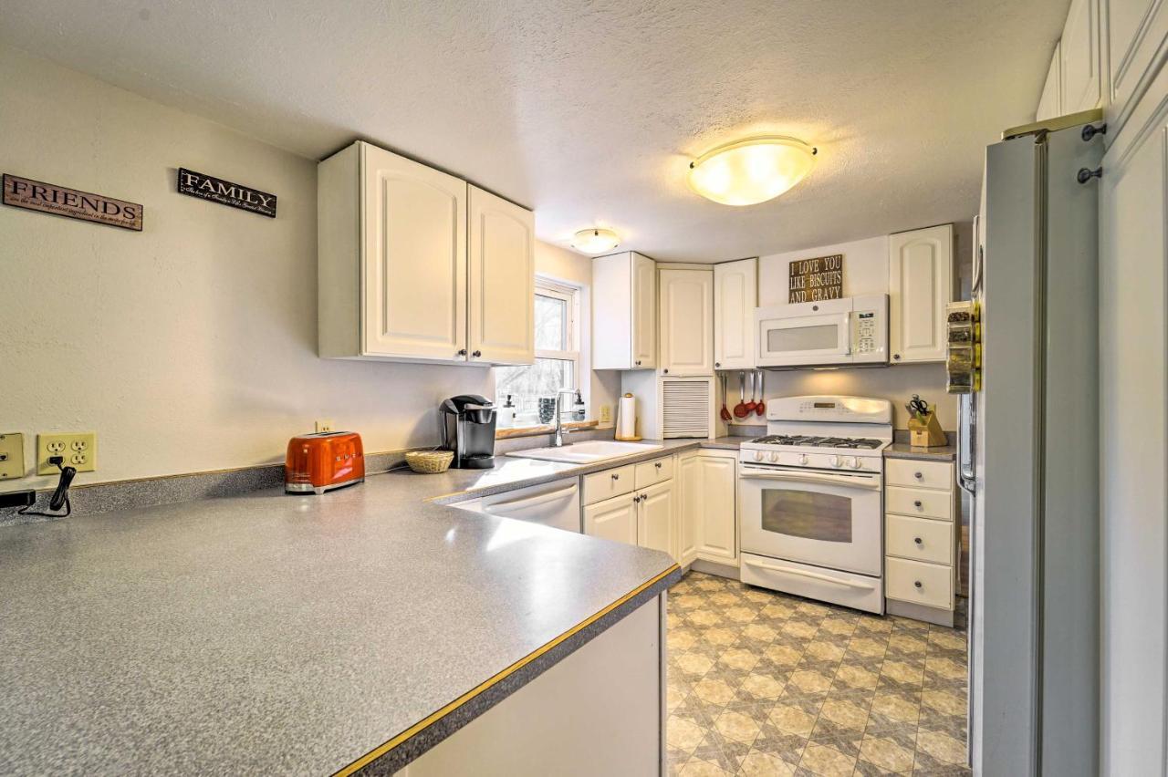 Ranch With Hot Tub And 1-acre Yard! Holiday home *