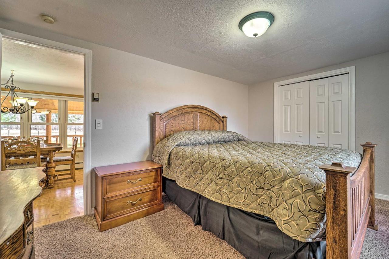 Ranch With Hot Tub And 1-acre Yard! Holiday home *