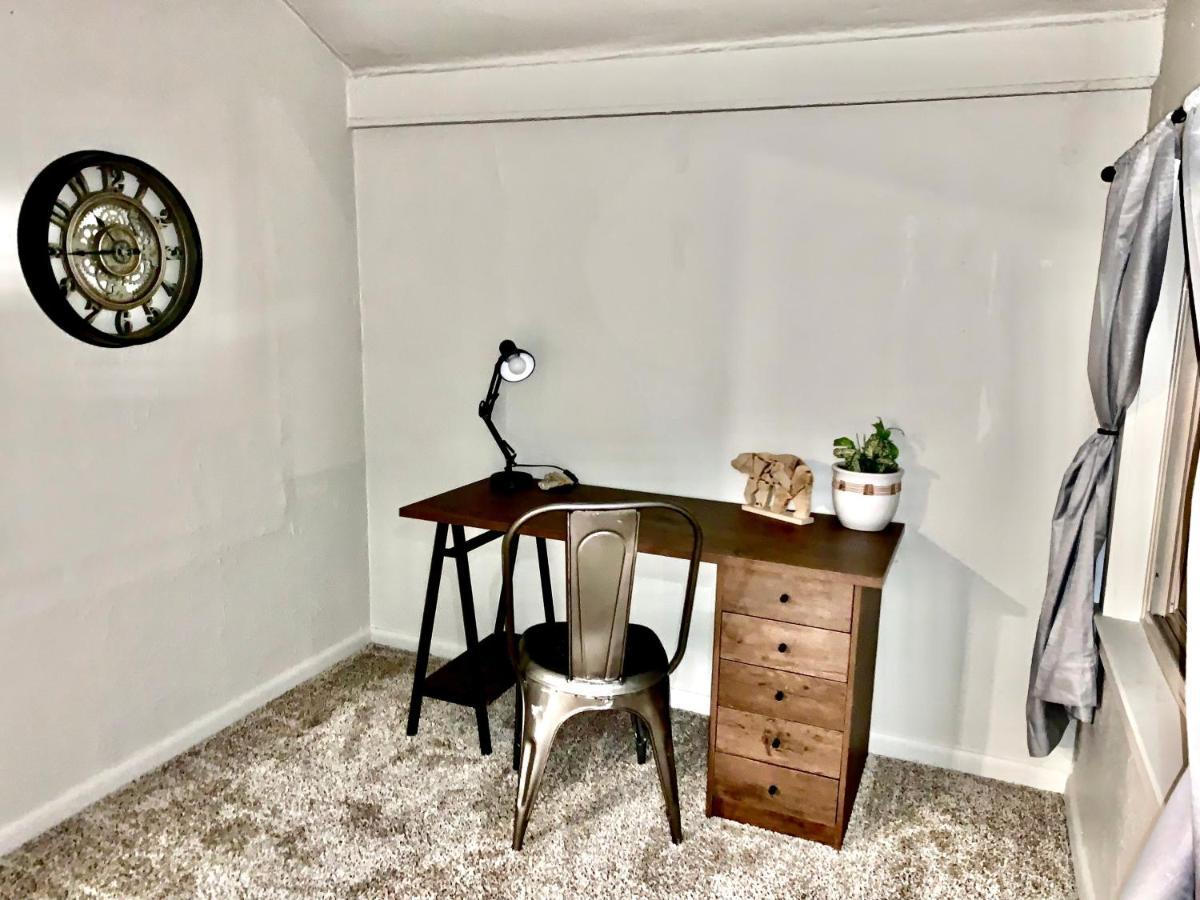 Newly Renovated Cozy Minutes From Broadmoor And Downtown