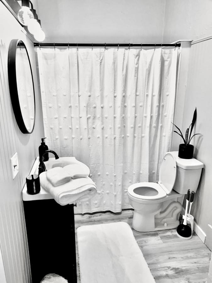 Newly Renovated Cozy Minutes From Broadmoor And Downtown