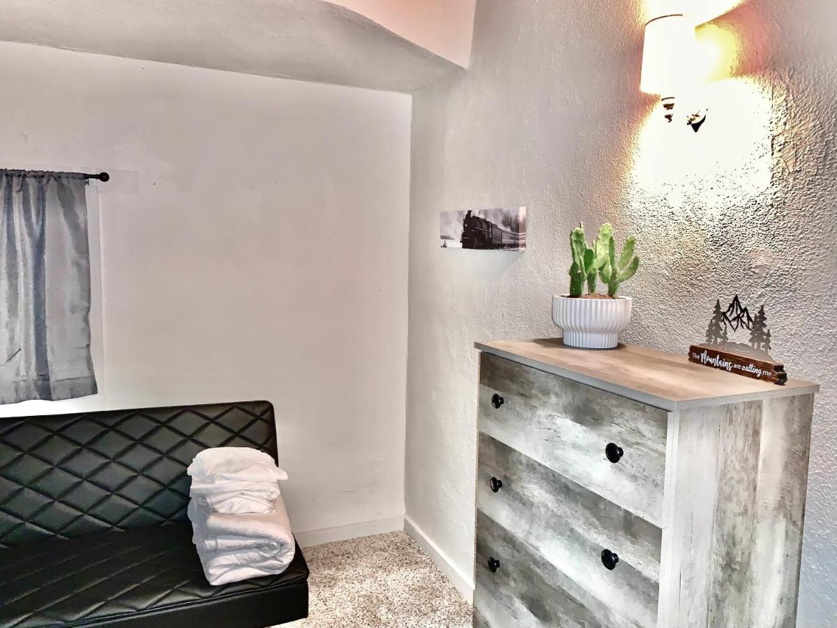 Newly Renovated Cozy Minutes From Broadmoor And Downtown Holiday home