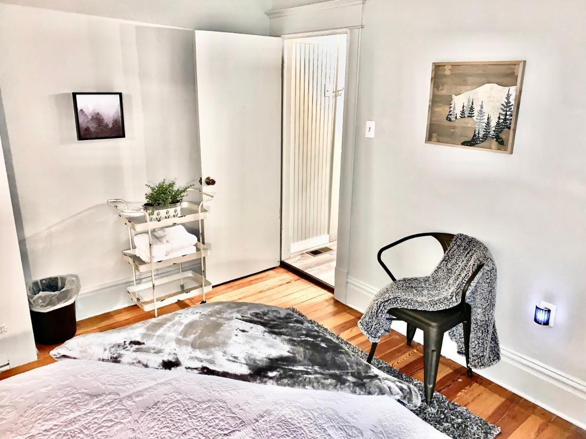 Newly Renovated Cozy Minutes From Broadmoor And Downtown Colorado Springs