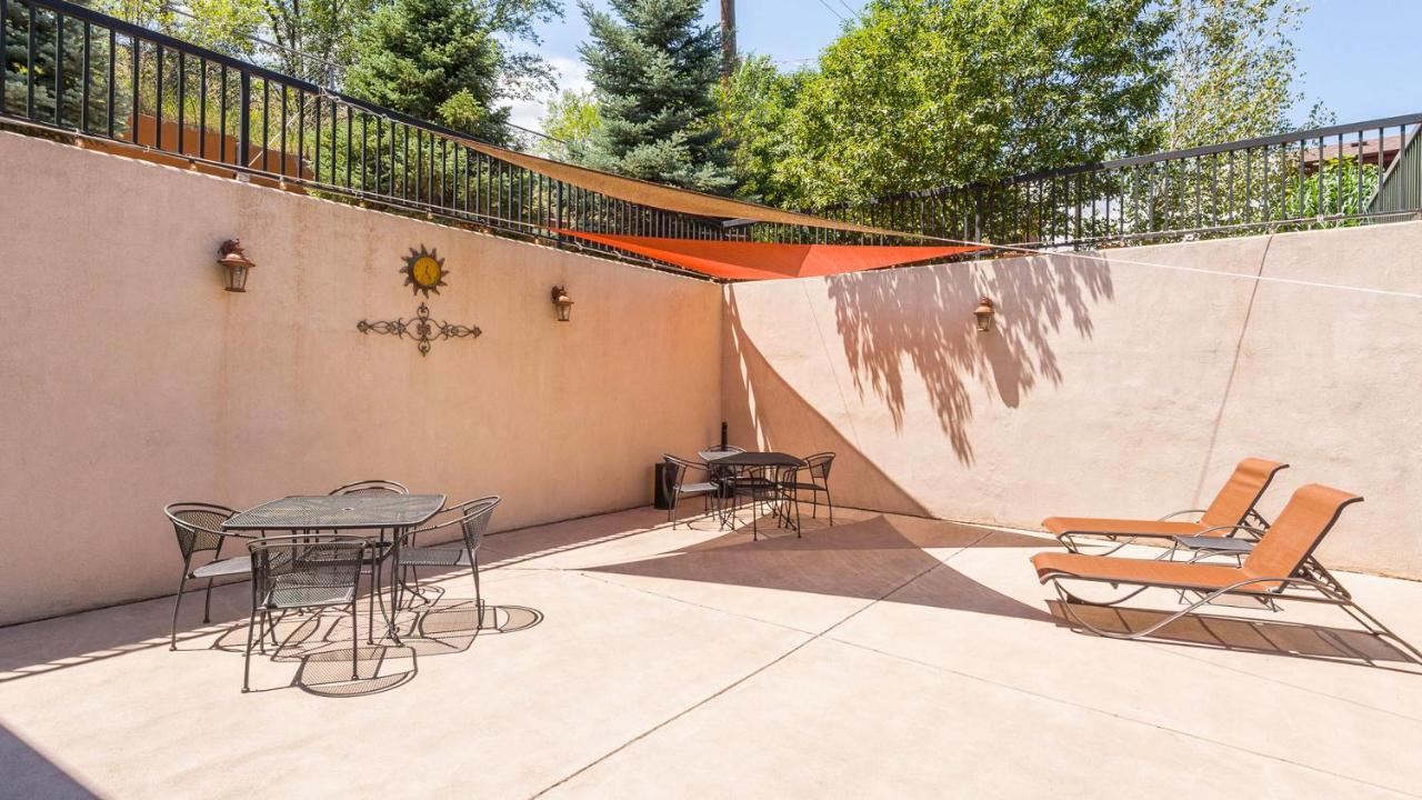Magnuson Grand Pikes Peak Manitou Springs