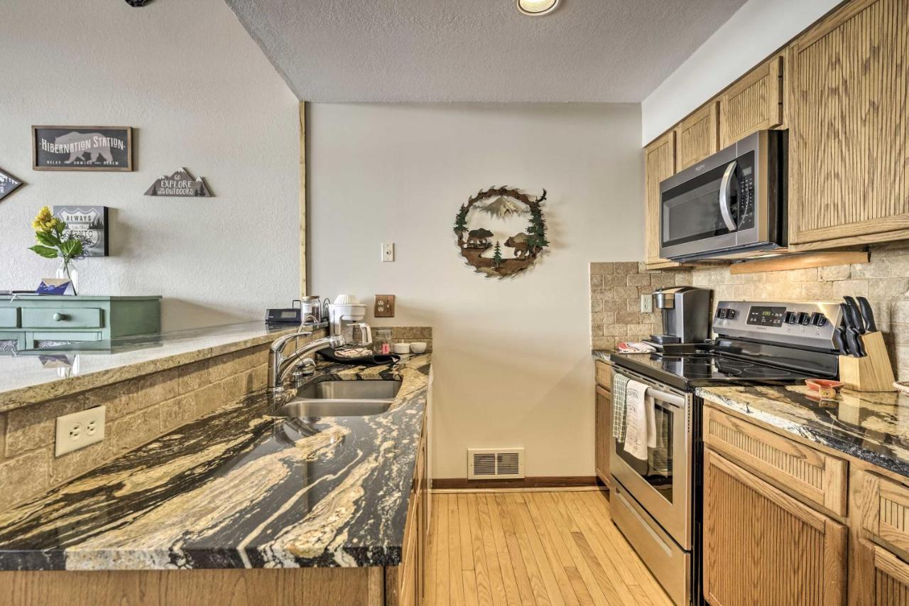 Peaceful Townhome With Hot Tub!