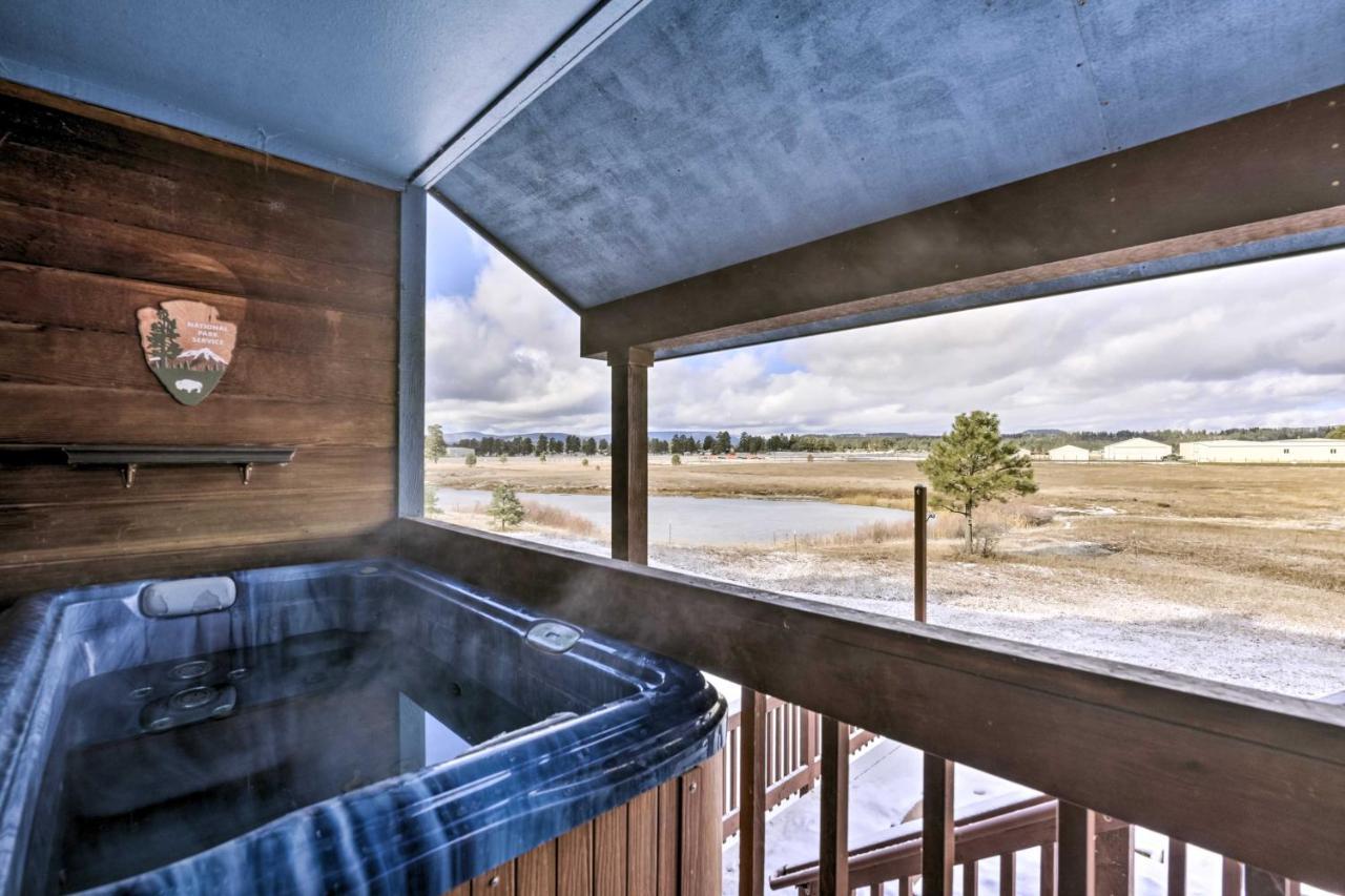 Peaceful Townhome With Hot Tub! Casa de férias