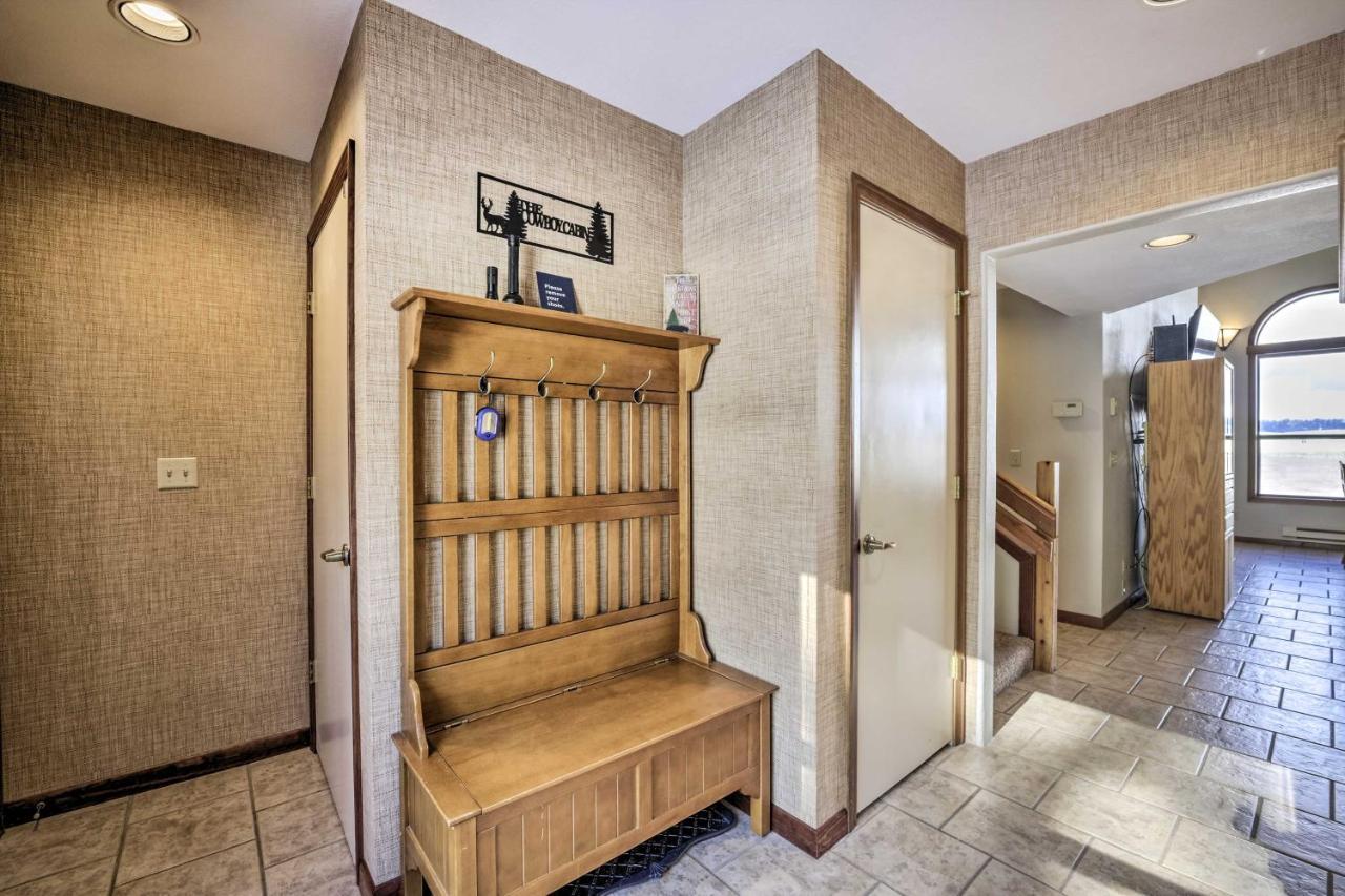 Casa de férias Peaceful Townhome With Hot Tub! *