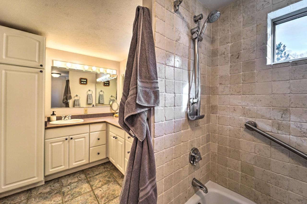 Ranch With Hot Tub And 1-acre Yard! Dolores