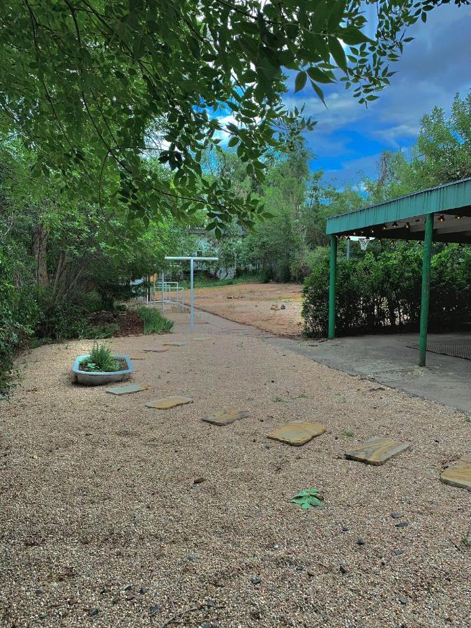 Newly Renovated Cozy Minutes From Broadmoor And Downtown Holiday home Colorado Springs