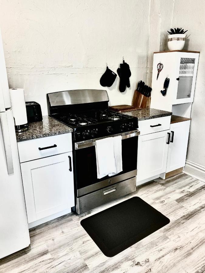 Holiday home Newly Renovated Cozy Minutes From Broadmoor And Downtown *