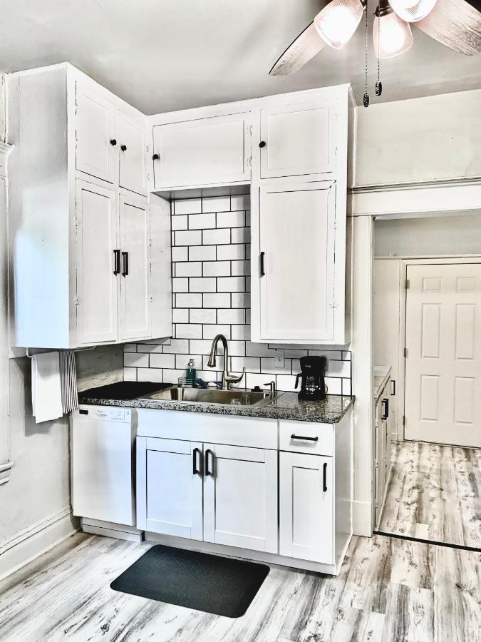 Newly Renovated Cozy Minutes From Broadmoor And Downtown