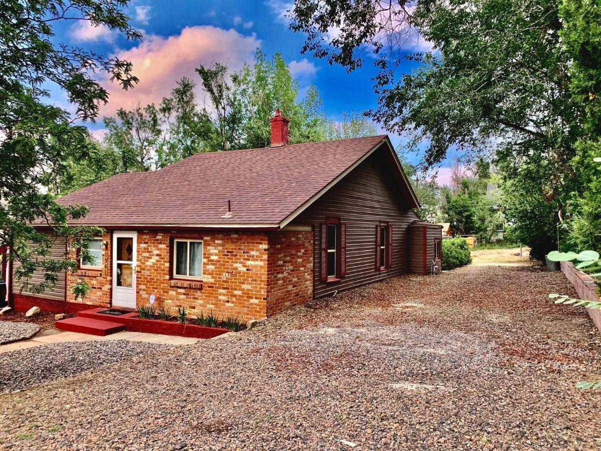 Newly Renovated Cozy Minutes From Broadmoor And Downtown Holiday home Colorado Springs