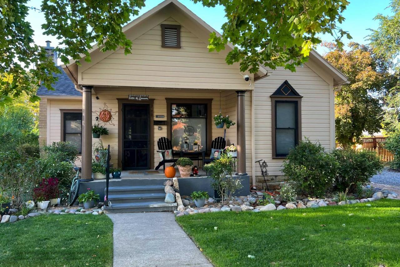 Lovely With Yard Walk To Dtwn And Park!