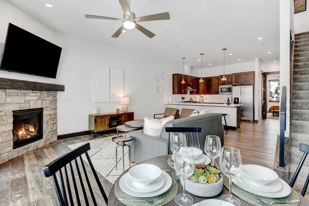 38: Luxury Retreat With Hot Tub And Panoramic Views