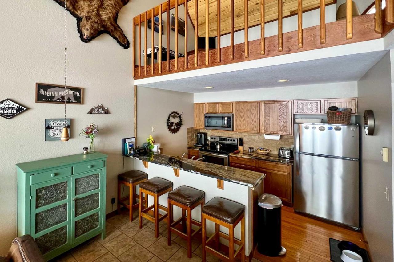 Casa de férias Peaceful Townhome With Hot Tub! *
