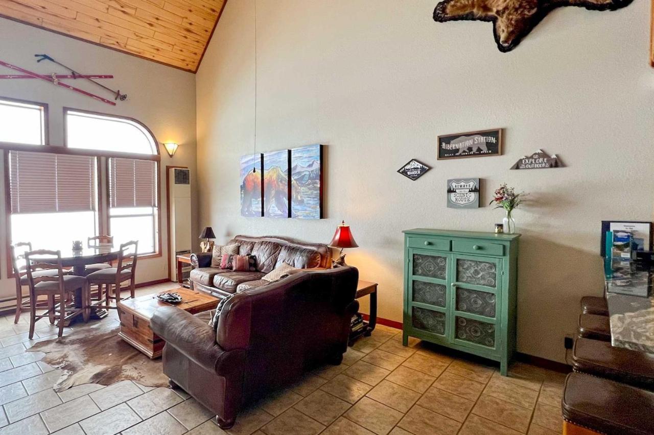 Peaceful Townhome With Hot Tub! Casa de férias