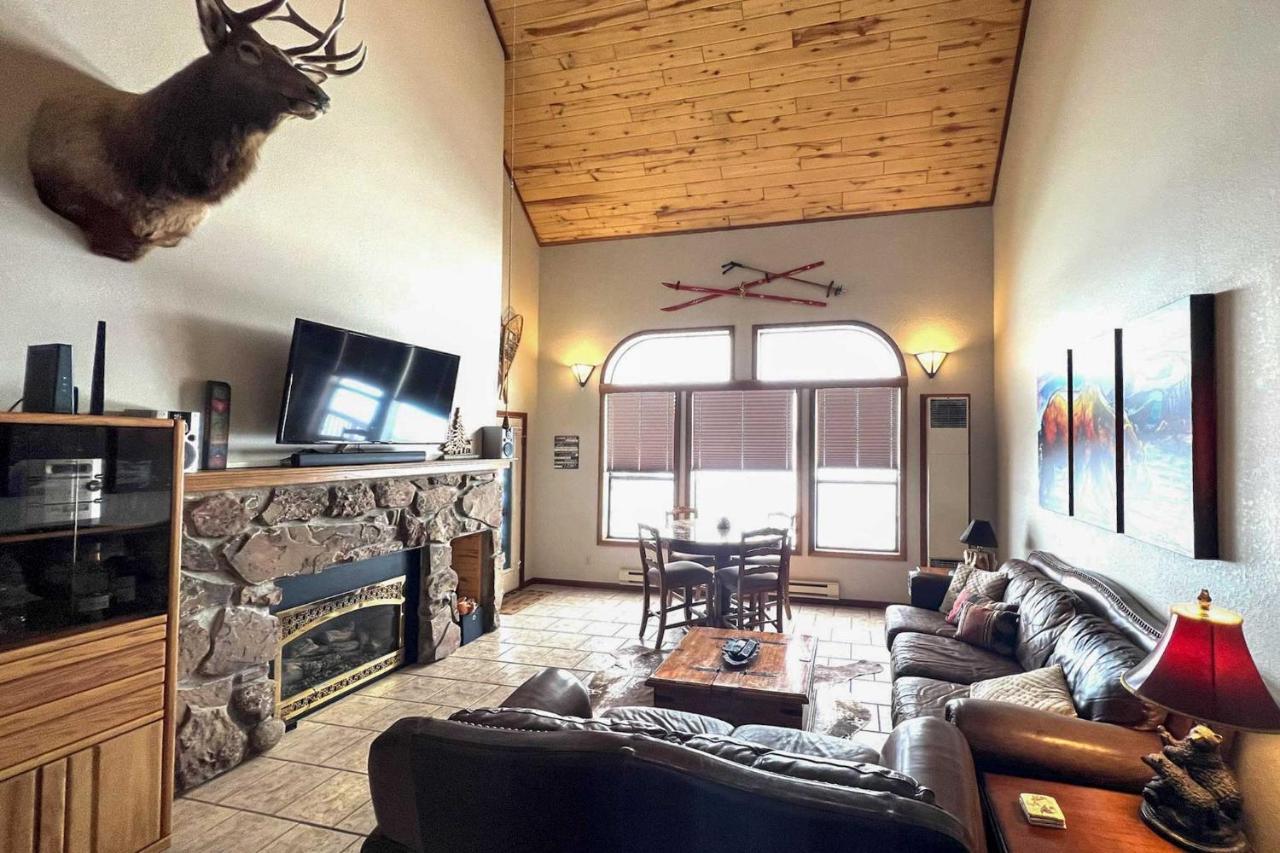 Peaceful Townhome With Hot Tub! Casa de férias *