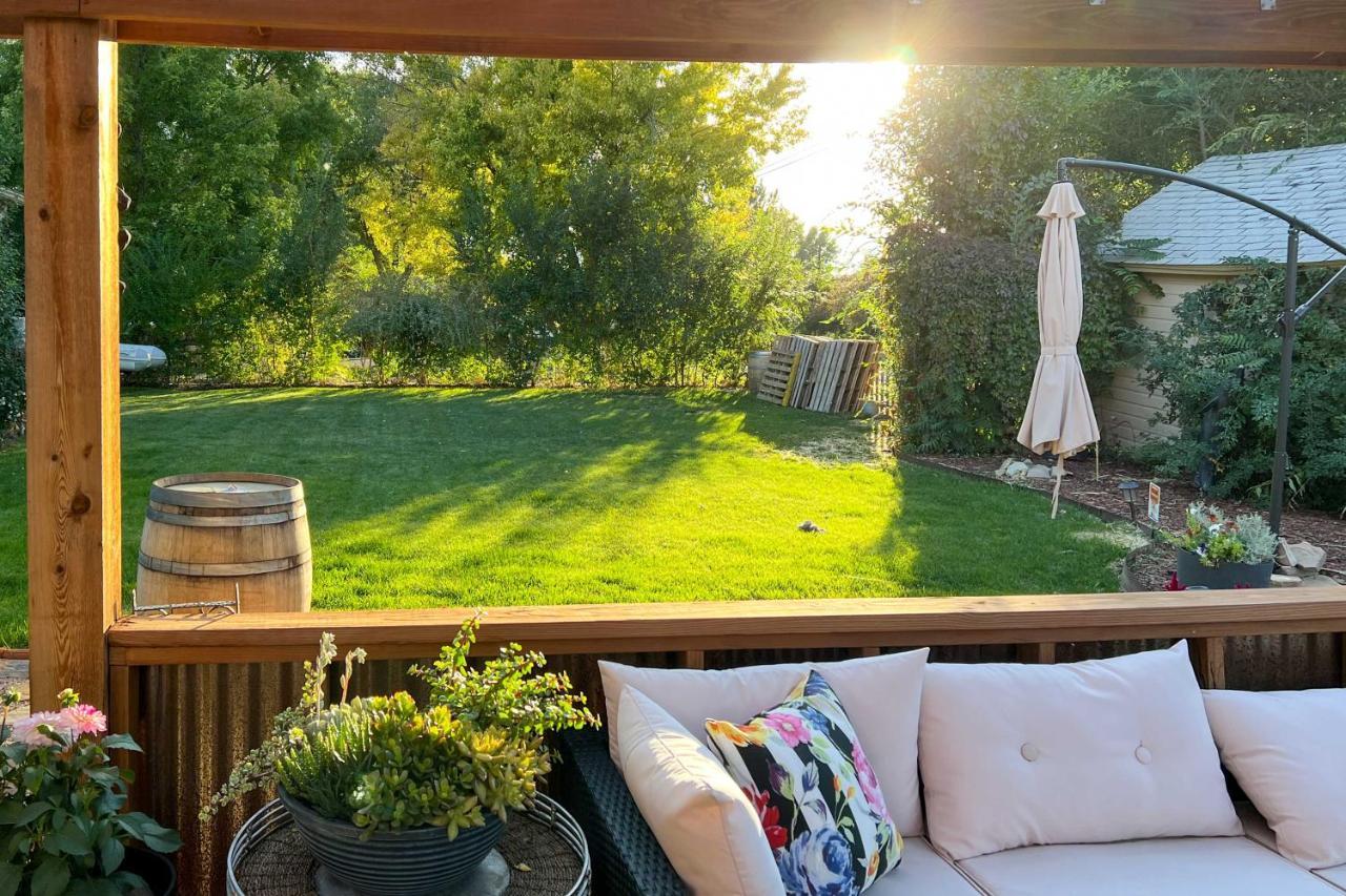 Casa de férias Lovely With Yard Walk To Dtwn And Park!