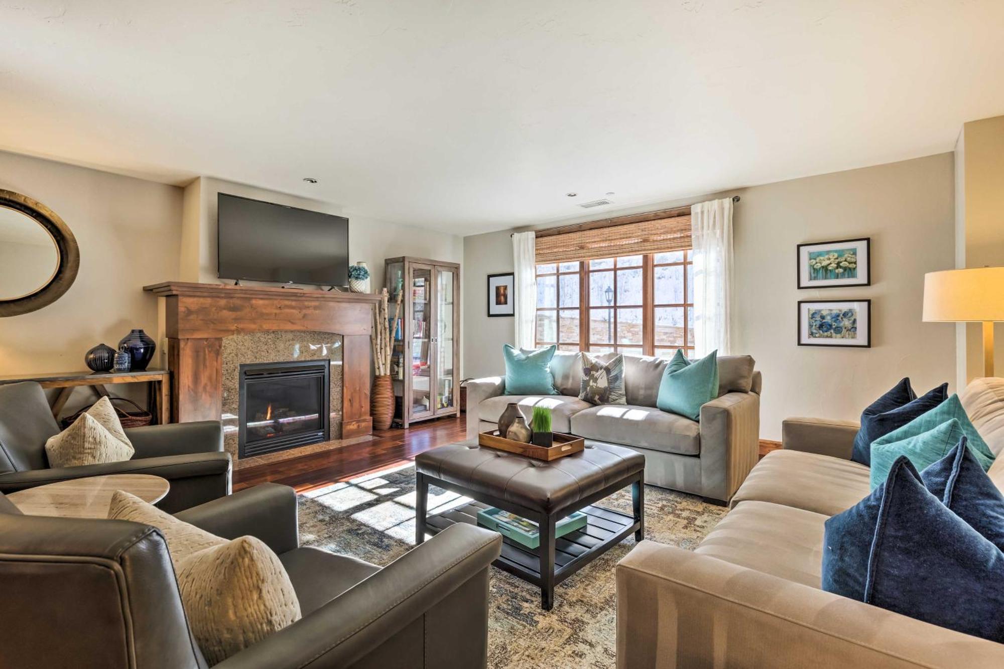 Luxury Mountain With Community Perks And Shuttle Apartment