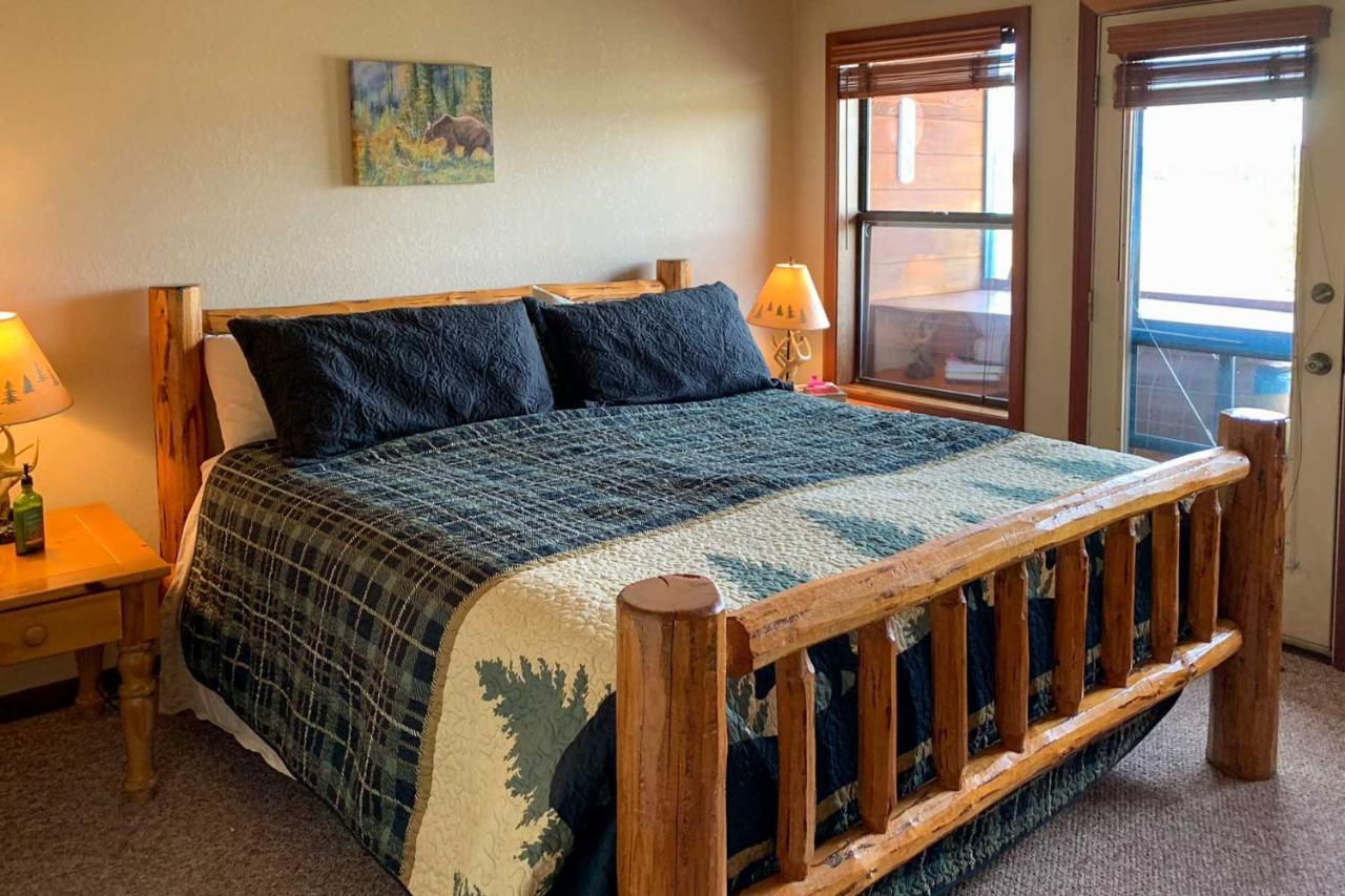 Peaceful Townhome With Hot Tub! Casa de férias *