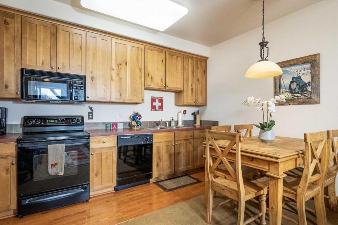 Holiday home Kicking Horse 6102