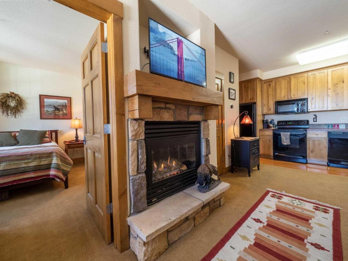 Kicking Horse 6102 Holiday home *
