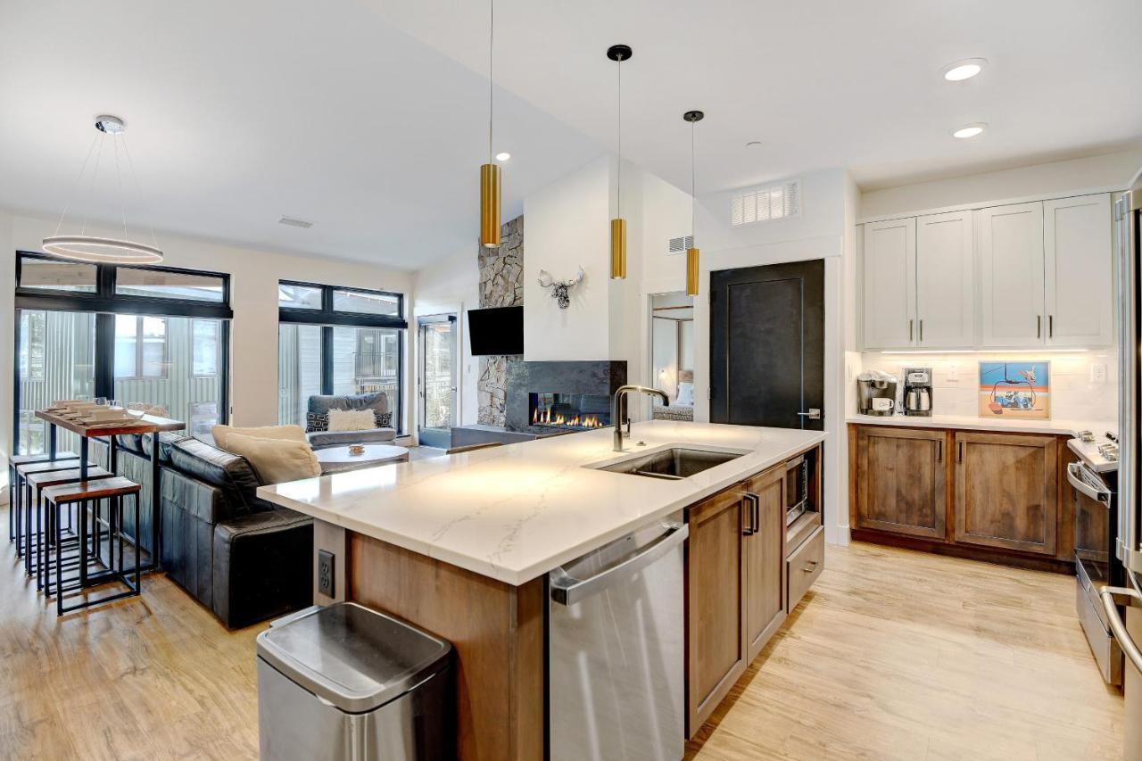 Luxury 1407: Hot Tub, Views & Activity Perks *