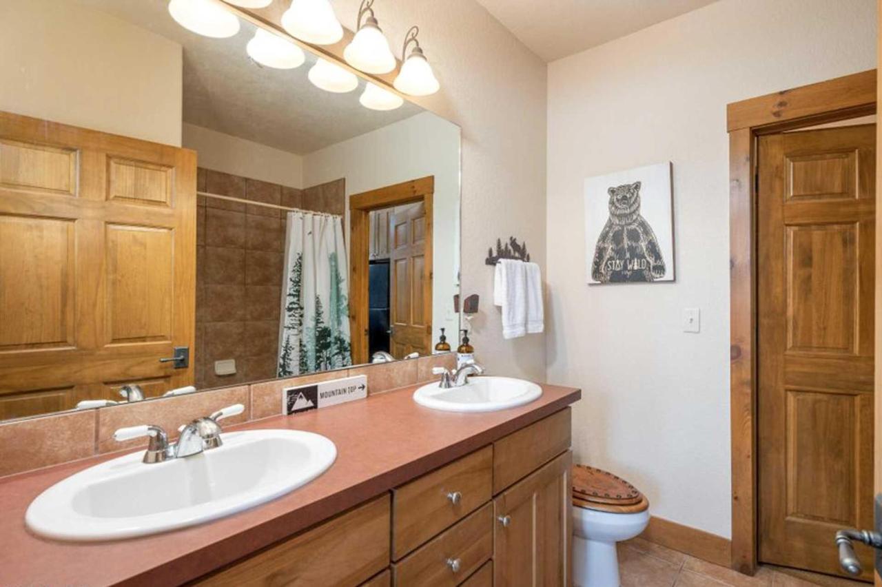 Holiday home Kicking Horse 6102