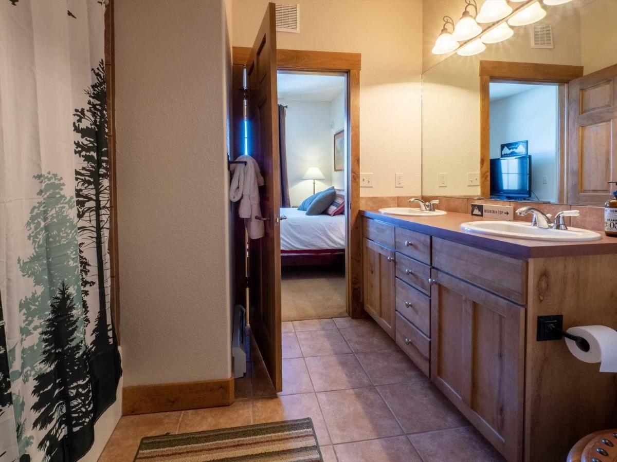 Kicking Horse 6102 Holiday home