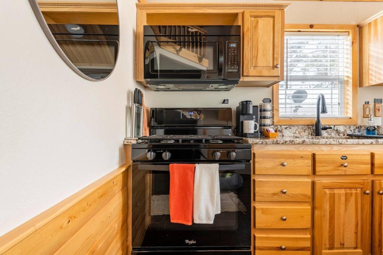 Tiny Haven Spacious Feel, Bbq & Peak Views Apartment *